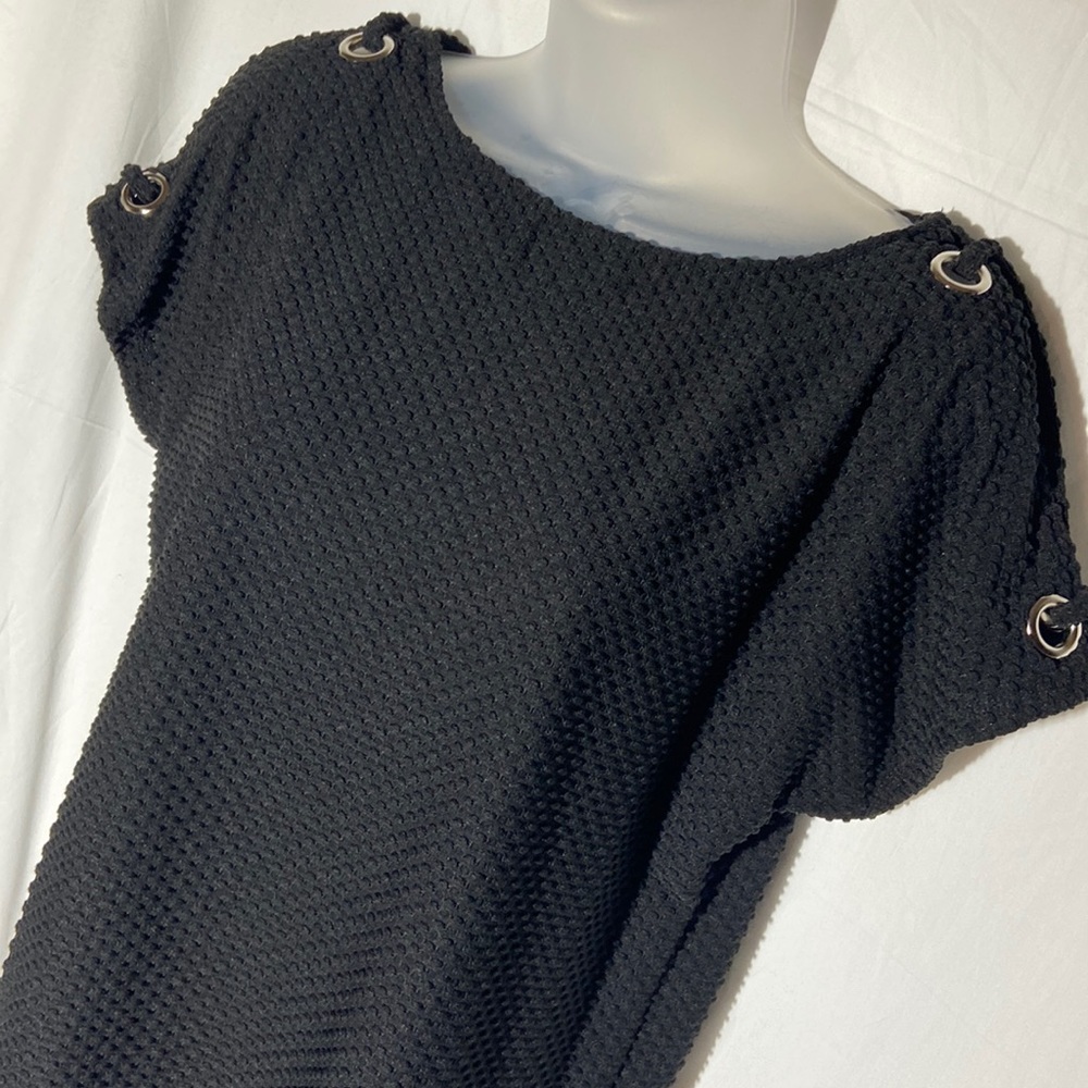 Cable & Gauge Black Top. Size Small. Cold Shoulder Style.